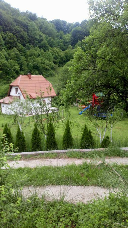 Cottage Forest Stream Visoko Extérieur photo